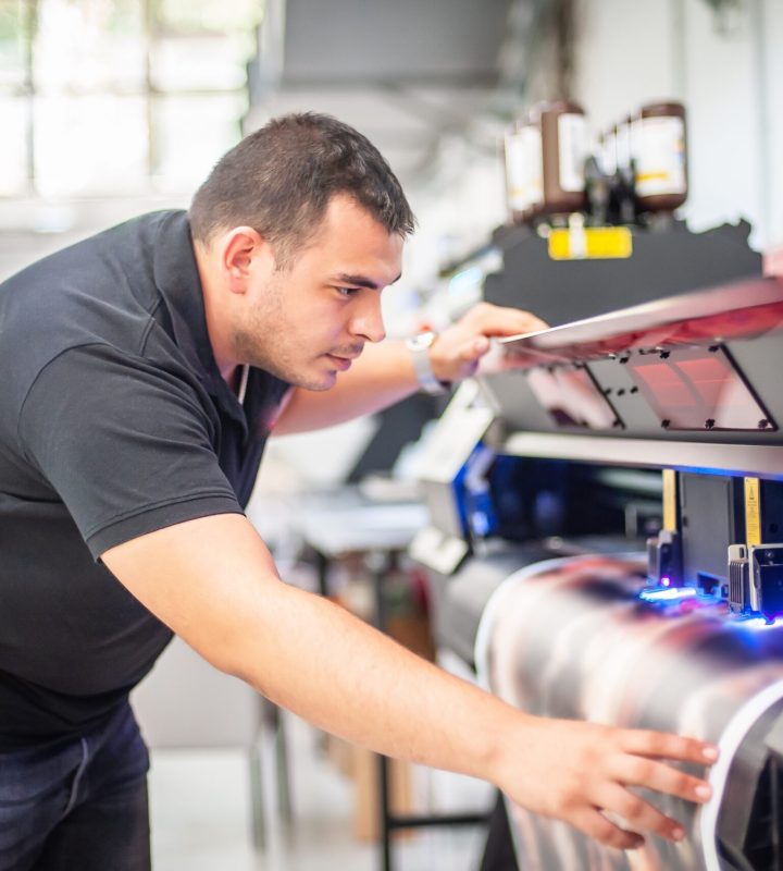 In,The,Printing,House,,An,Experienced,Technician,Works,On,A